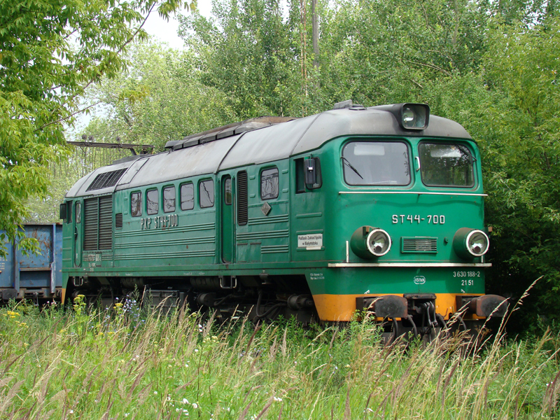 ST44-700