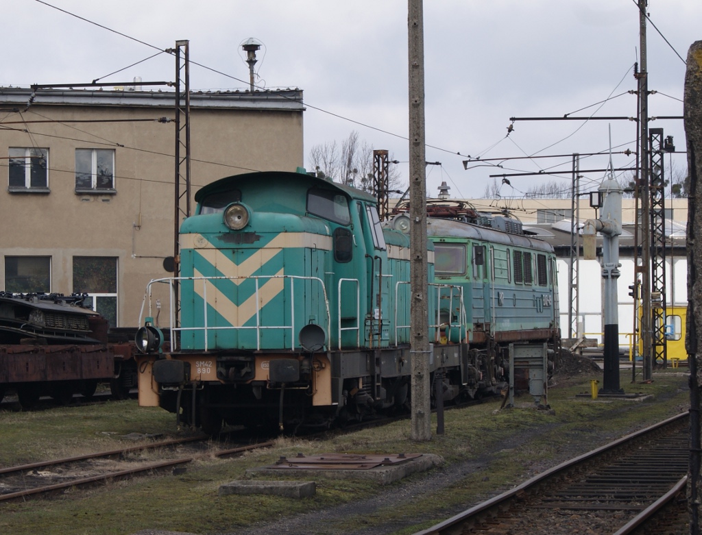 SM42-890